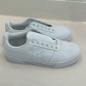 White puma shoes